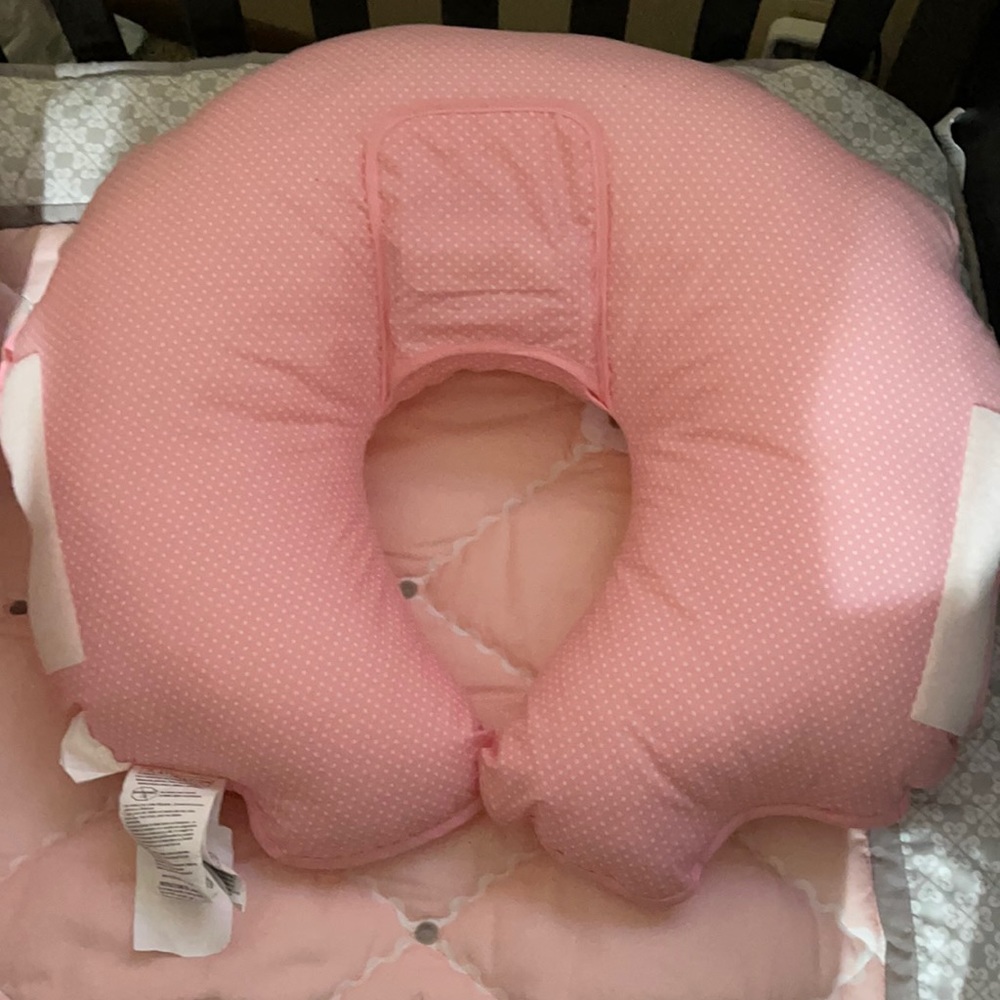 Breastfeeding pillow